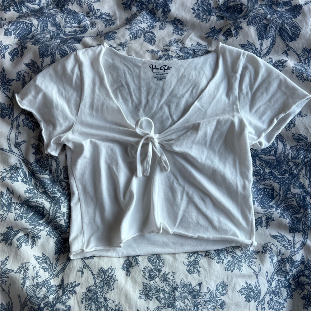 Brandy Melville v tie tee OS